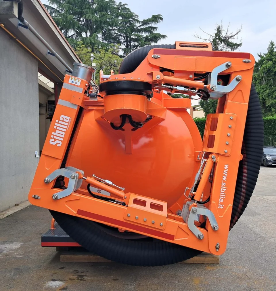 Suction excavation boom
