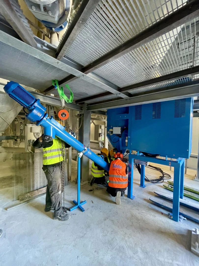 Centralised resin and plaster extraction system